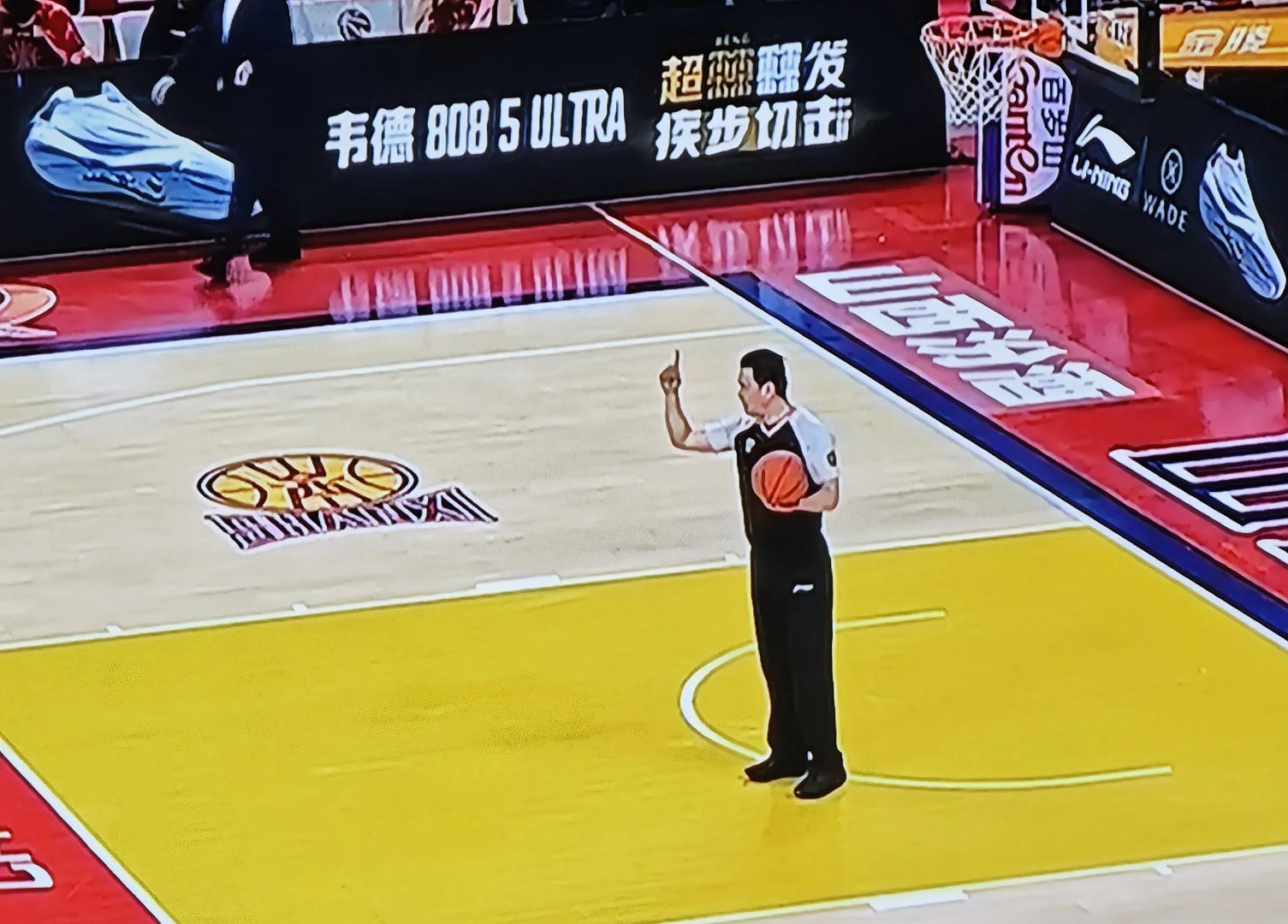 爱游戏app安装-比赛裁判判罚引发球员不满控诉